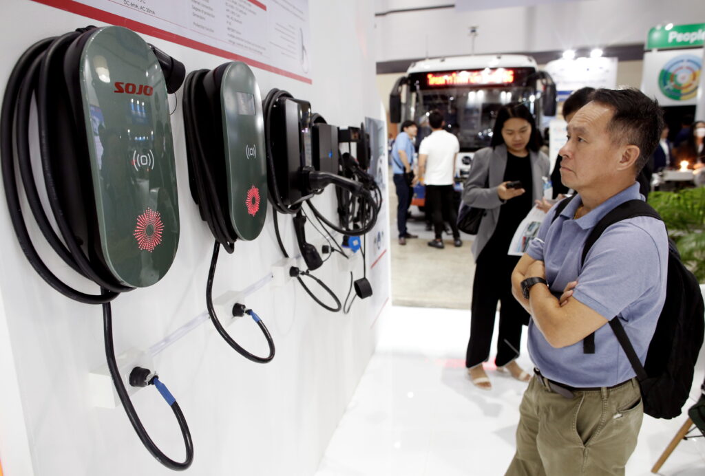 Κίνα: Φόρτιση ηλεκτρικών αυτοκινήτων σε 5′