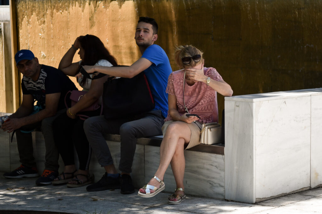 Ευρωβαρόμετρο: Απροστάτευτοι νιώθουν οι Έλληνες με την ΕΕ – Δεν παρέχει γεωπολιτική σταθερότητα – Αδιαφορεί για την ακρίβεια και το κόστος ζωής