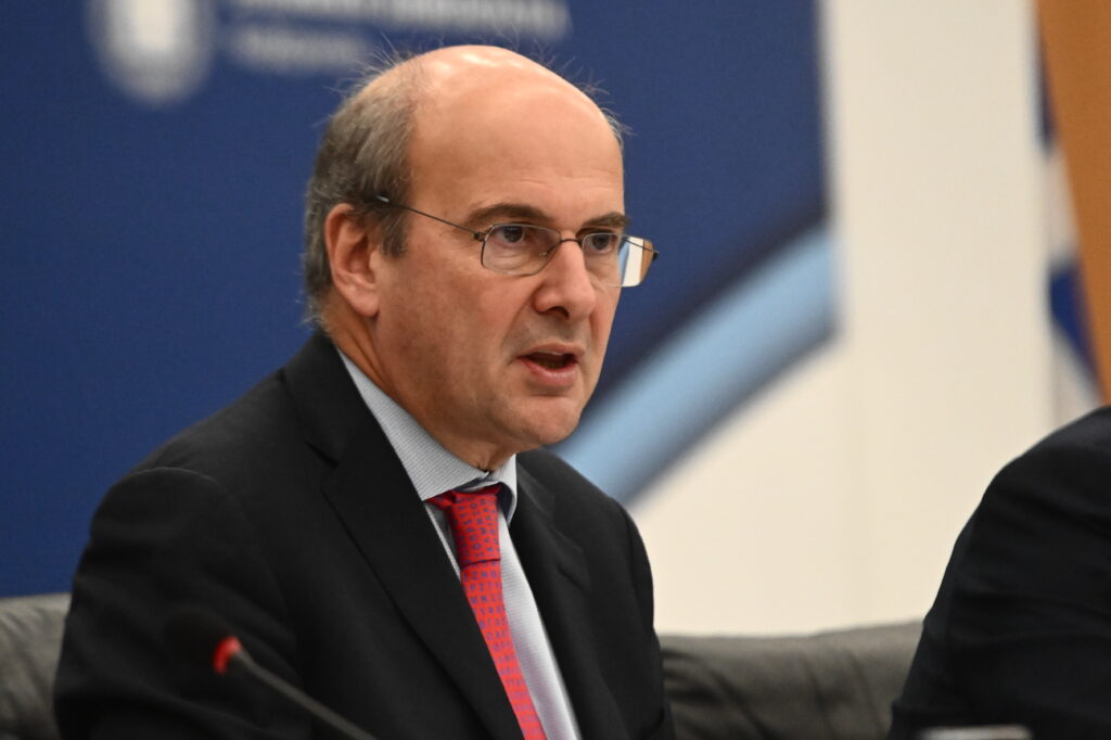 Χατζηδάκης: Από το brain drain στο brain gain – «Επέστρεψαν 400.000 Έλληνες που έφυγαν την περίοδο της κρίσης»