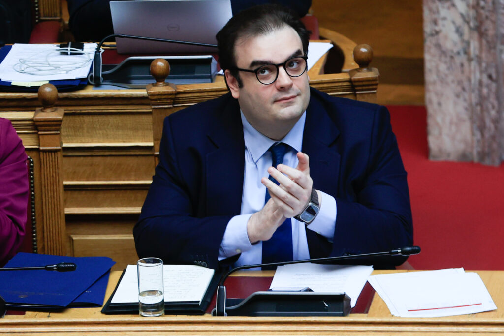 Κυριάκος Πιερρακάκης: «Οι μύθοι του ΠΑΣΟΚ για το ιδιωτικό χρέος και η αλήθεια των αριθμών»