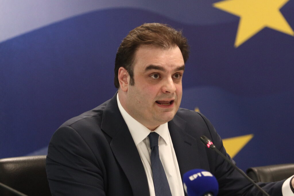 Στο Λουξεμβούργο με φορτωμένη ατζέντα ο Κυριάκος Πιερρακάκης