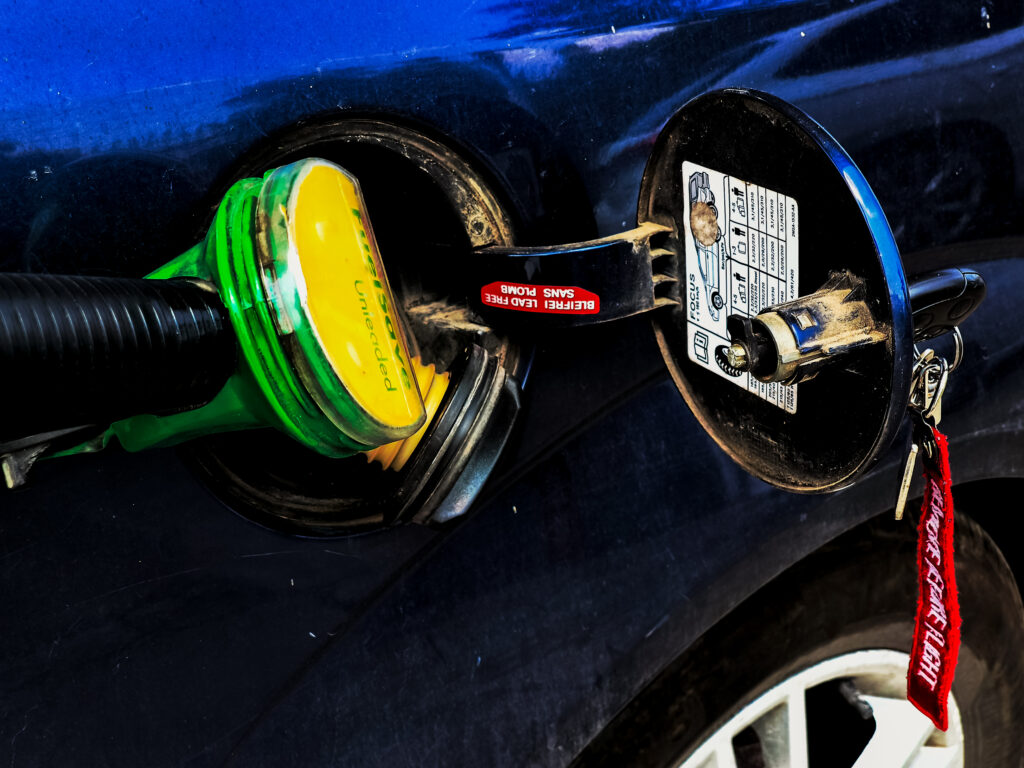 Ενέργεια: Φθηνότερα από πέρυσι πετρέλαιο θέρμανσης και βενζίνη