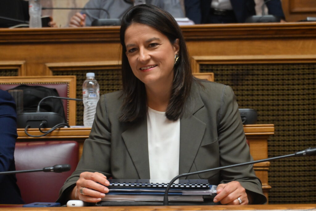 Νίκη Κεραμέως: «Ιστορική η εθνική κοινωνική συμφωνία» – Τα 4 μέτρα για τους συνταξιούχους και η έκρηξη στις δηλωμένες υπερωρίες