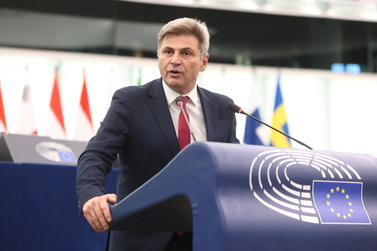 Νικόλας Φαραντούρης: Προειδοποιεί με άμεση αναθεώρηση του ευρωπαϊκού πακέτου προς την Αίγυπτο