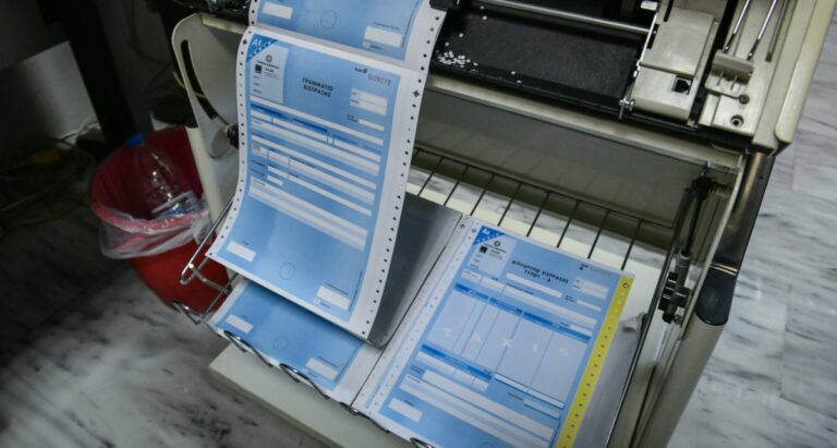 Φορολογικές δηλώσεις: Αντίστροφη μέτρηση εν μέσω πιέσεων για παράταση