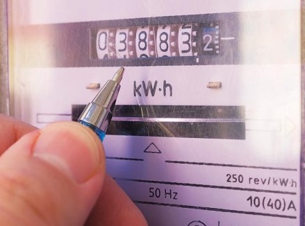 ΔΕΔΔΗΕ: Από το Σάββατο το χειμερινό ωράριο για το διζωνικό τιμολόγιο ρεύματος