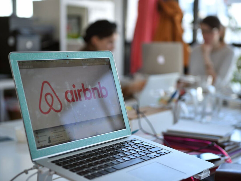 Airbnb: Επιστρέφει το τέλος επιτηδεύματος στη βραχυχρόνια μίσθωση – Επιβάρυνση έως 600 ευρώ