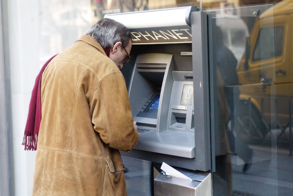 Επίδομα 250 ευρώ: Ανακοινώθηκε επίσημα η ημερομηνία καταβολής στους συνταξιούχους (Βίντεο)