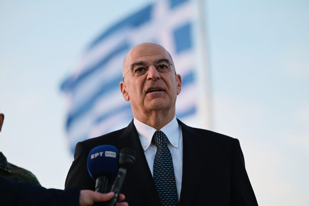 «Βόμβα» Δένδια: «Κερκόπορτα η συμφωνία SAFE» – Κυβερνητικές πηγές απαντούν: «Η συμφωνία είναι πιο safe… από SAFE»