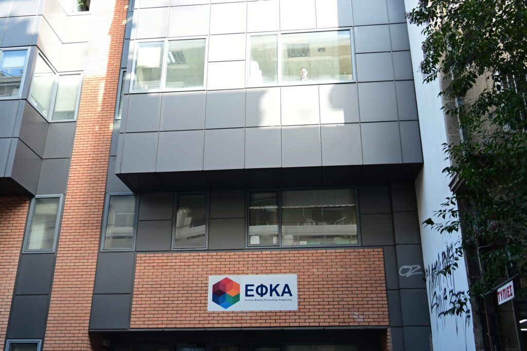 ΕΦΚΑ: Αυξημένα έσοδα από εισφορές υπερωριακής εργασίας