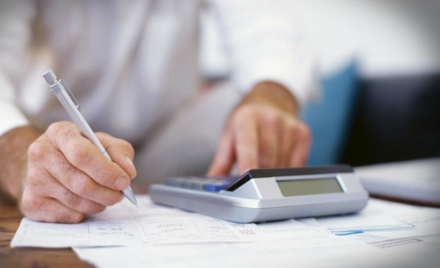 Ηλεκτρονικές αποδείξεις 2025: Τι πρέπει να γνωρίζουν οι φορολογούμενοι για το όριο 30% και τον έξτρα φόρο