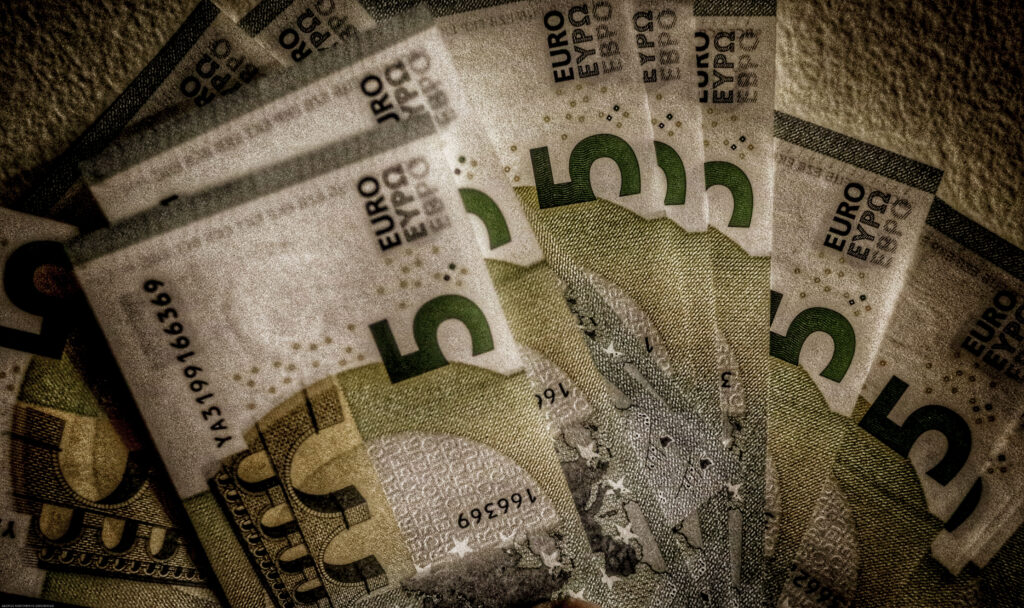 Νέο επίδομα 100 ευρώ κάθε μήνα – Ποιοι είναι οι δικαιούχοι