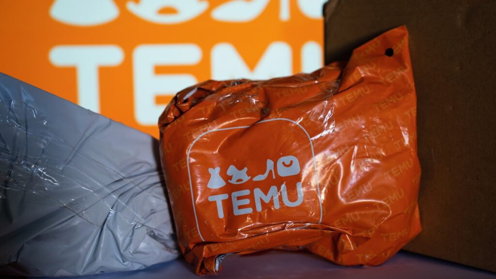 Έρχεται «ευρω-φόρος» €2 σε πακέτα από Shein και Temu