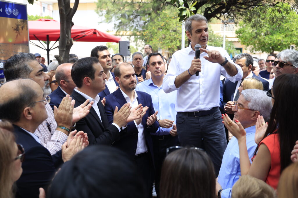 Μητσοτάκης από Μέγαρα: «Το 2027 οι Έλληνες θα εμπιστευθούν τη δύναμη που μπορεί να εγγυηθεί τη σταθερότητα»