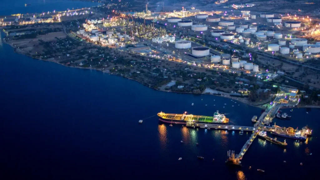 Λαύριο: Η Coral Marine πραγματοποίησε την πρώτη παράδοση ναυτιλιακών βιοκαυσίμων μέσω πλωτού μέσου