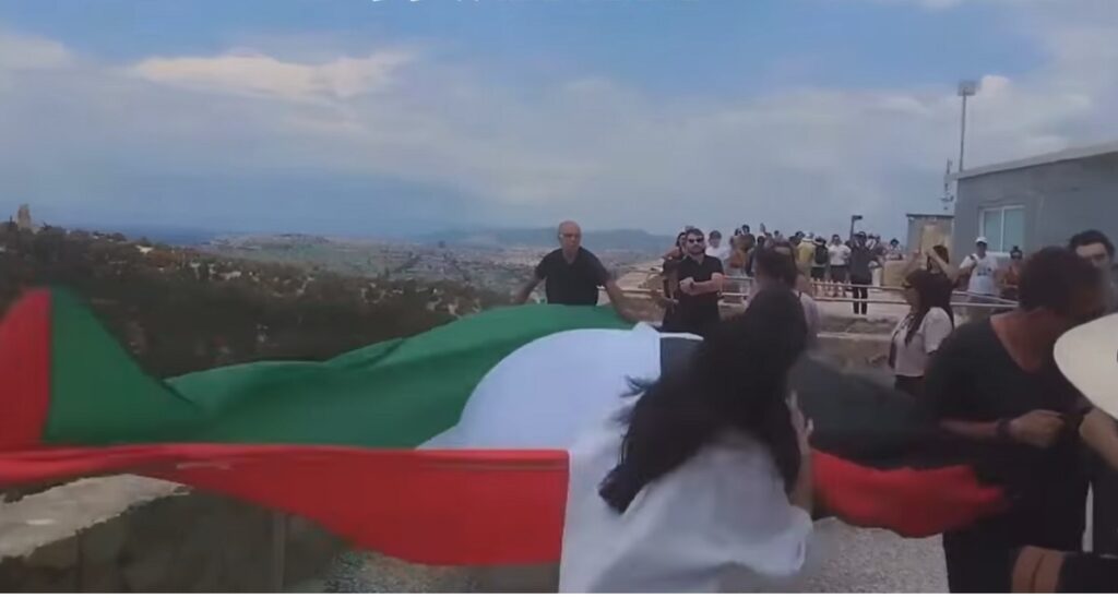 Νέα Αριστερά: Προσαγωγή 15 μελών της στη ΓΑΔΑ – «Ο αγώνας για την ειρήνη και η αλληλεγγύη στην Παλαιστίνη δεν είναι έγκλημα»