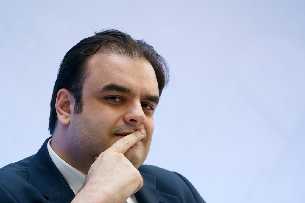 Προϋπολογισμός 2026: Οφέλη για όλους – Πλεόνασμα