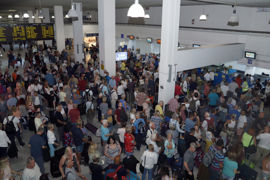 Η Ελλάδα υποδέχτηκε 25 εκατ. τουρίστες στο οκτάμηνο