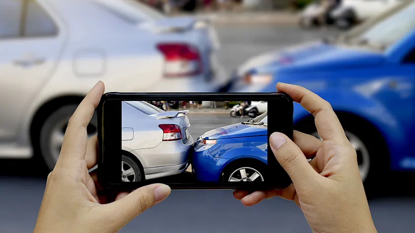 Υποχρεωτική η ασφάλιση ΙΧ για πυρκαγιά και πλημμύρα – Αρχίζουν οι διασταυρώσεις για τέλη