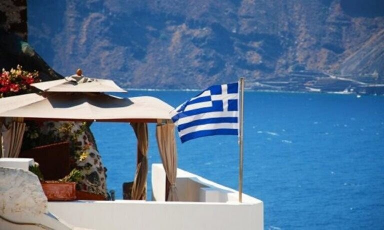«Ρεκόρ χωρίς αντίκρισμα»: Γιατί ο ελληνικός τουρισμός γεμίζει με κόσμο