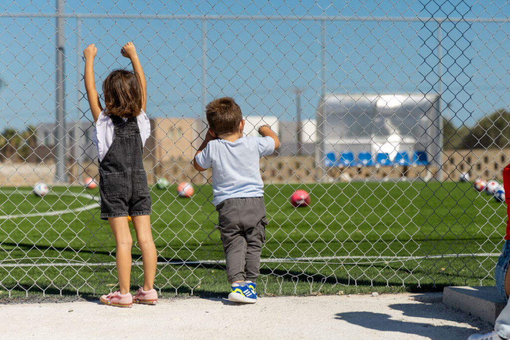 Με τη στήριξη της Invel Real Estate και της PRODEA Investments ένα νέο γήπεδο ποδοσφαίρου στην Τρυπητή Μήλου